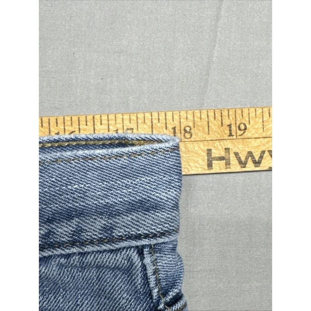 Vintage Y2K Levi's 550 Relaxed Fit Light Wash 36x32 Denim Jeans